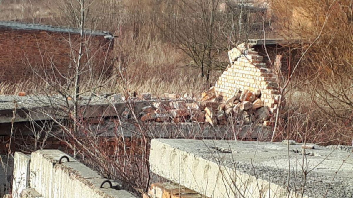 На дітей обвалився гараж у Хмельницькому: є загиблі На дітей обвалився гараж у Хмельницькому: є загиблі