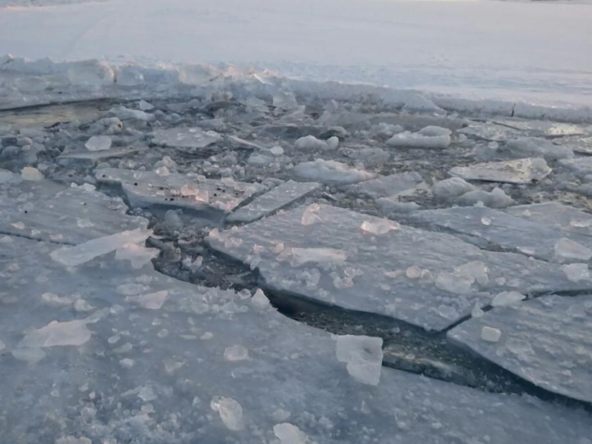 На Харківщині діти провалилися під лід: двоє загинули, одного врятували