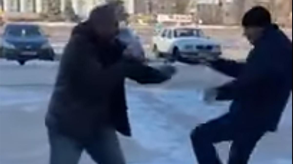 Помічник нардепа Богуцької побився з "опоблоківцем": поліція відкрила справу – відео Помічник нардепа Богуцької побився з "опоблоківцем": поліція відкрила справу – відео