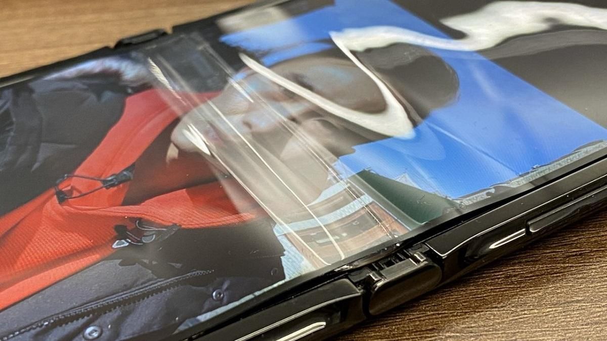 Екрани гнучких смартфонів Samsung та Motorola не переживають холод Екрани гнучких смартфонів Samsung та Motorola не переживають холод