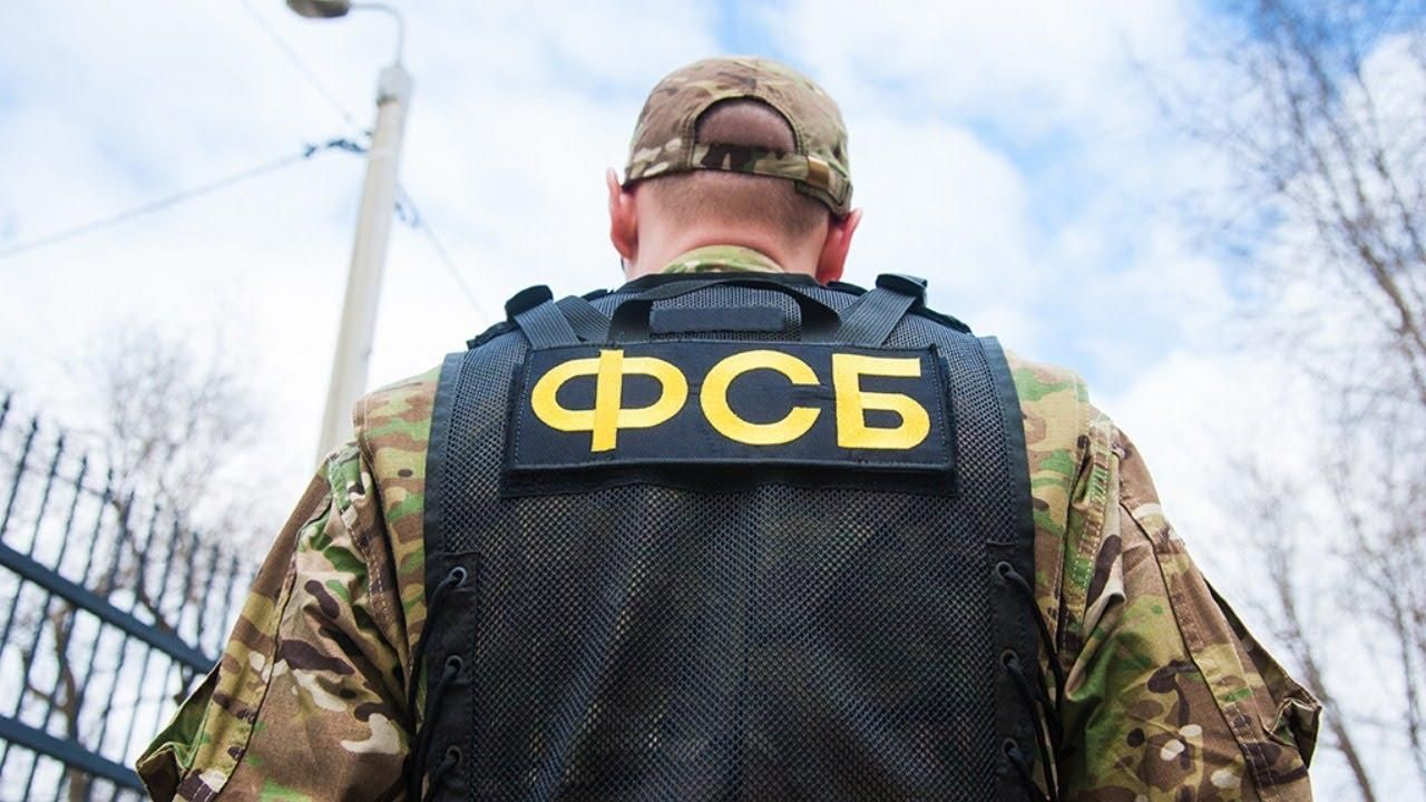 В оккупированной Керчи ФСБшники задержали подростков: их обвиняют в подготовке терактов – видео