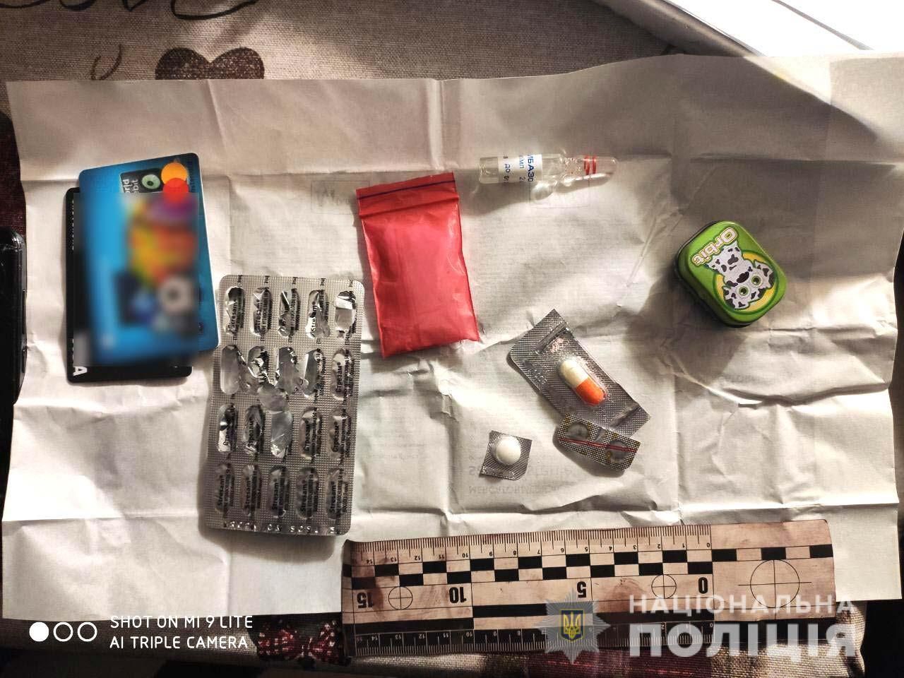 В Ровно задержали учительницу, которая продавала наркотики: фото