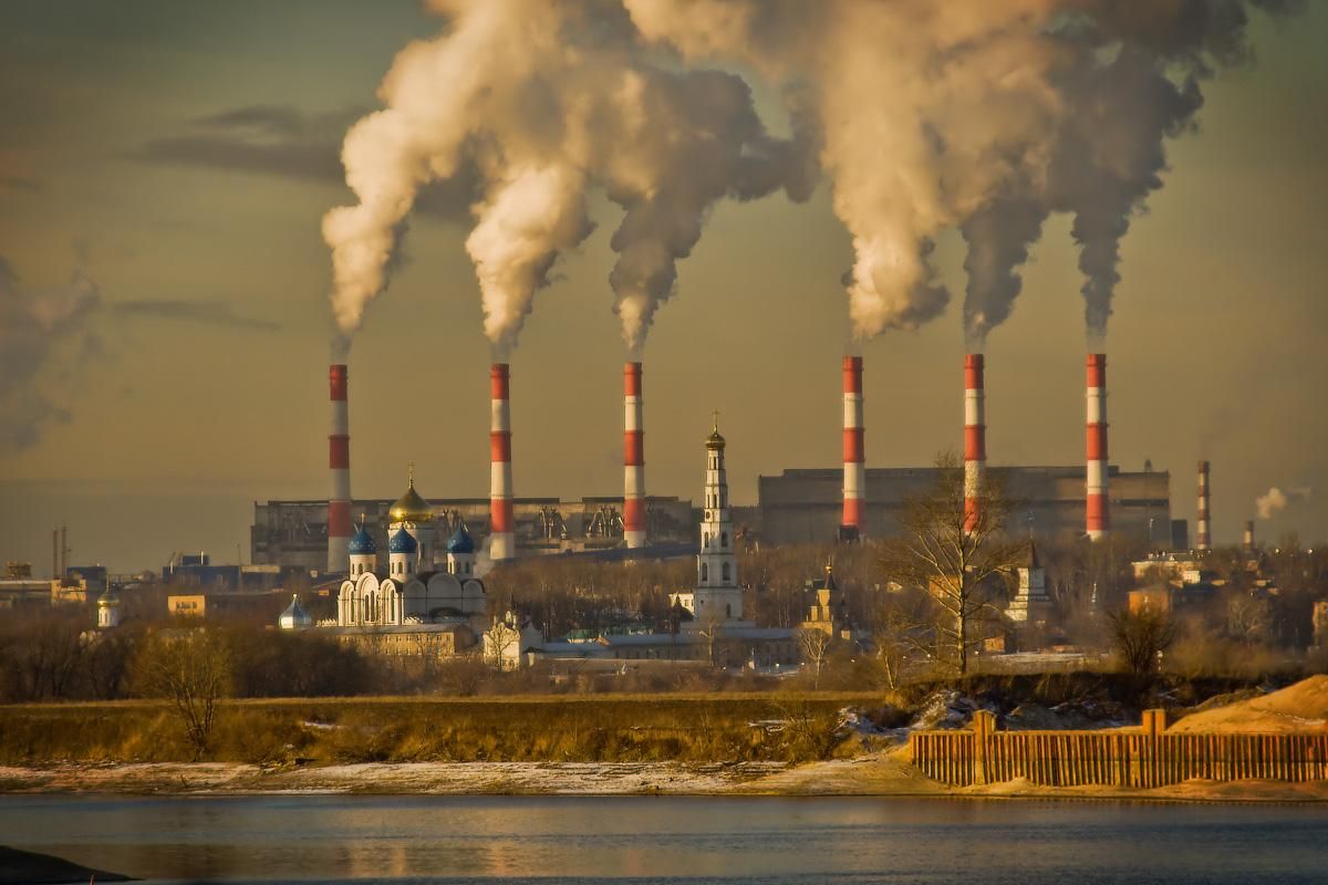 Правительство приняло решение об уменьшении промышленного загрязнения: что изменится
