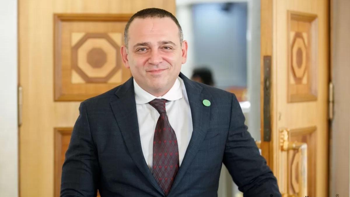 Бужанський демонстративно відмовився вшановувати Небесну Сотню – відео Бужанський демонстративно відмовився вшановувати Небесну Сотню – відео