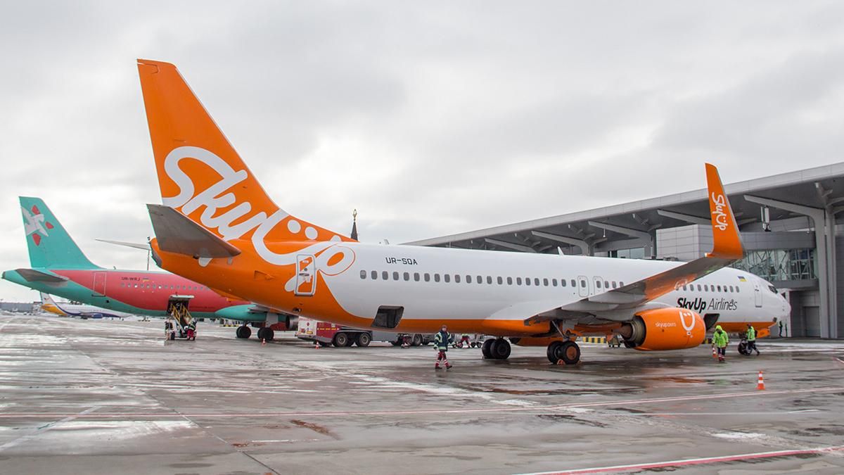 У Харкові літак з евакуйованими українцями з Уханя розмістять на ізольованій стоянці У Харкові літак з евакуйованими українцями з Уханя розмістять на ізольованій стоянці