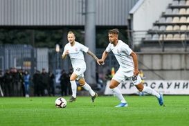 "Заря" на выезде победила "Мариуполь" благодаря голам новичка и Леднева: видео