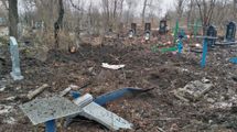 Окупанти обстріляли кладовище на Донбасі: фото