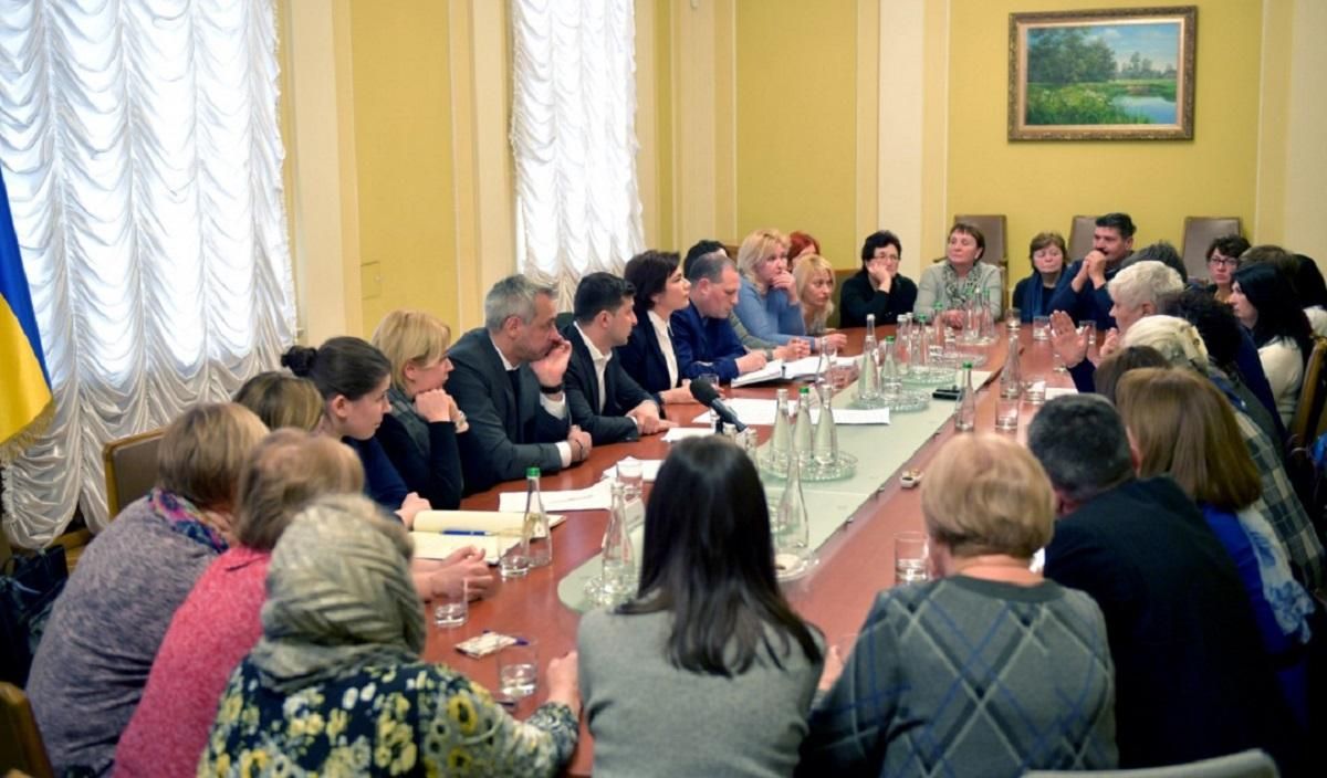 Завершити розслідування – наше головне завдання, – Зеленський родинам Героїв Небесної Сотні Завершити розслідування – наше головне завдання, – Зеленський родинам Героїв Небесної Сотні