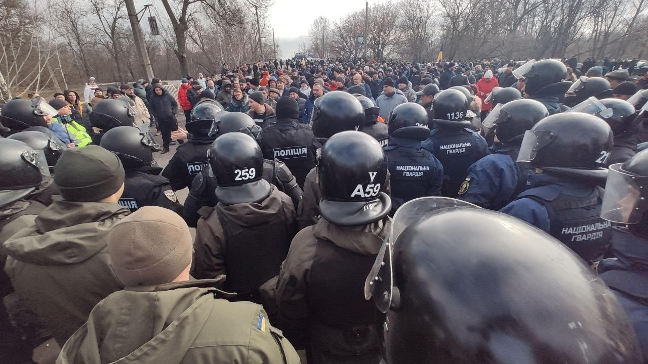 20 февраля в Новых Санжарах протестовали против заселения эвакуированных из Китая