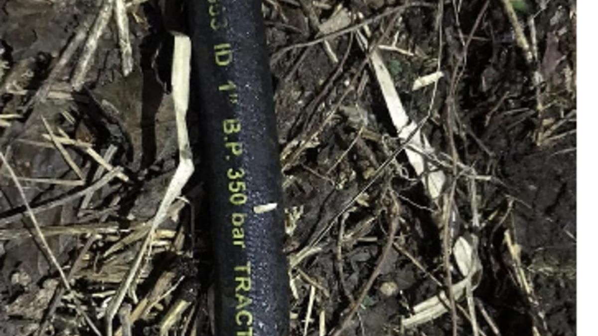 Контрабандисти проклали через кордон із Росією трубопровід Контрабандисти проклали через кордон із Росією трубопровід