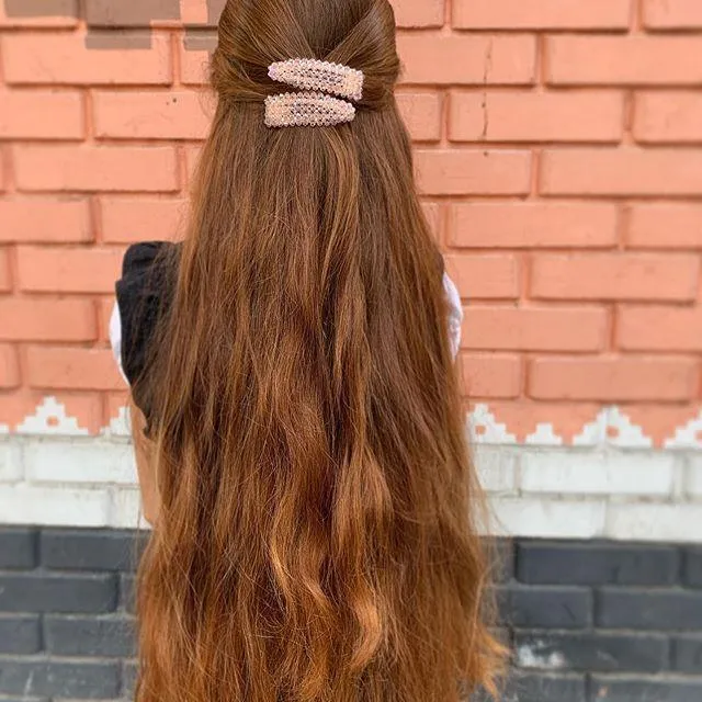 Емілія віддала своє волосся на благодійність / Instagram / @my_holy_hair