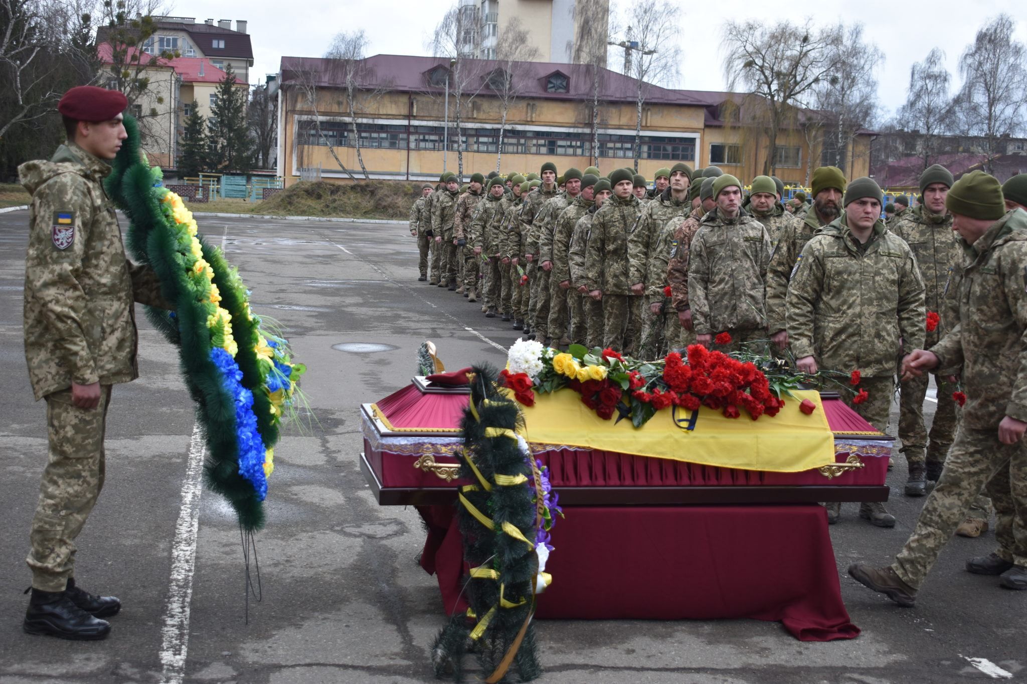 Не помер, а повернувся на небо: у Львові попрощалися з десантником, який загинув 5 років тому