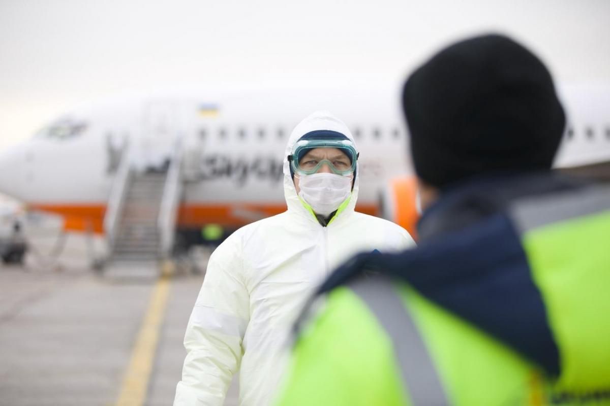 Эвакуация украинцев из Уханя: что ожидало автобусы и самолет после операции