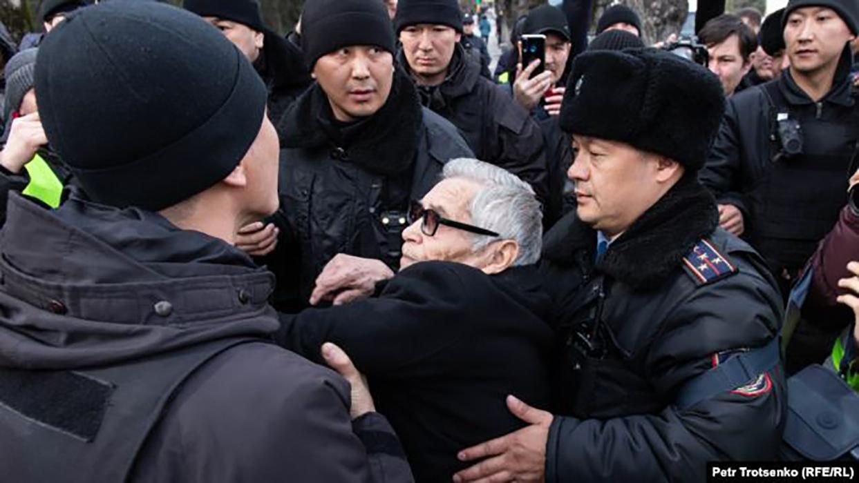 Масові протести опозиції у Казахстані: затримано вже понад 100 людей – фото, відео