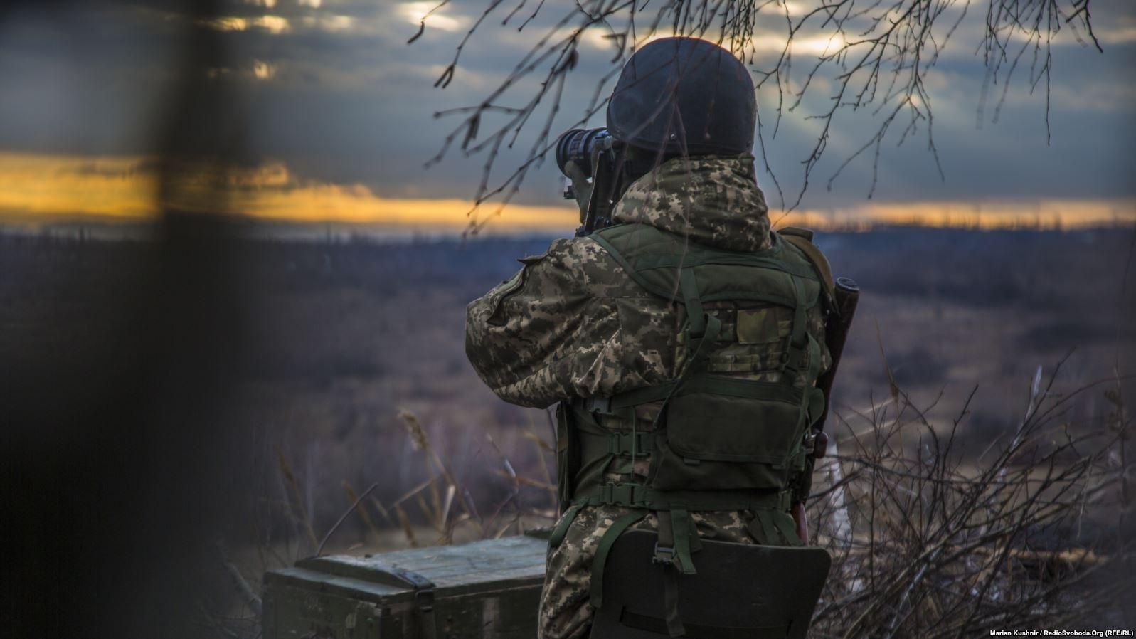 На Донбасі підірвався український воїн