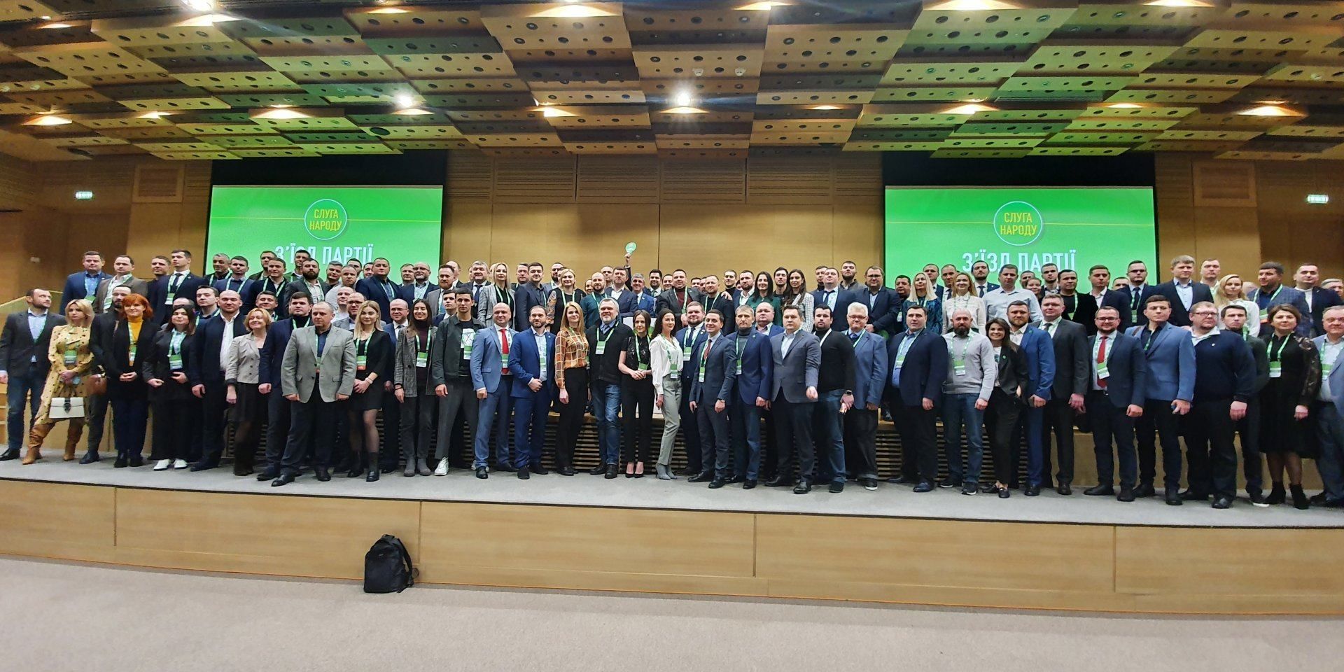 КВУ проаналізував Слугу народу та не знайшов там жодного працівника КВУ проаналізував Слугу народу та не знайшов там жодного працівника