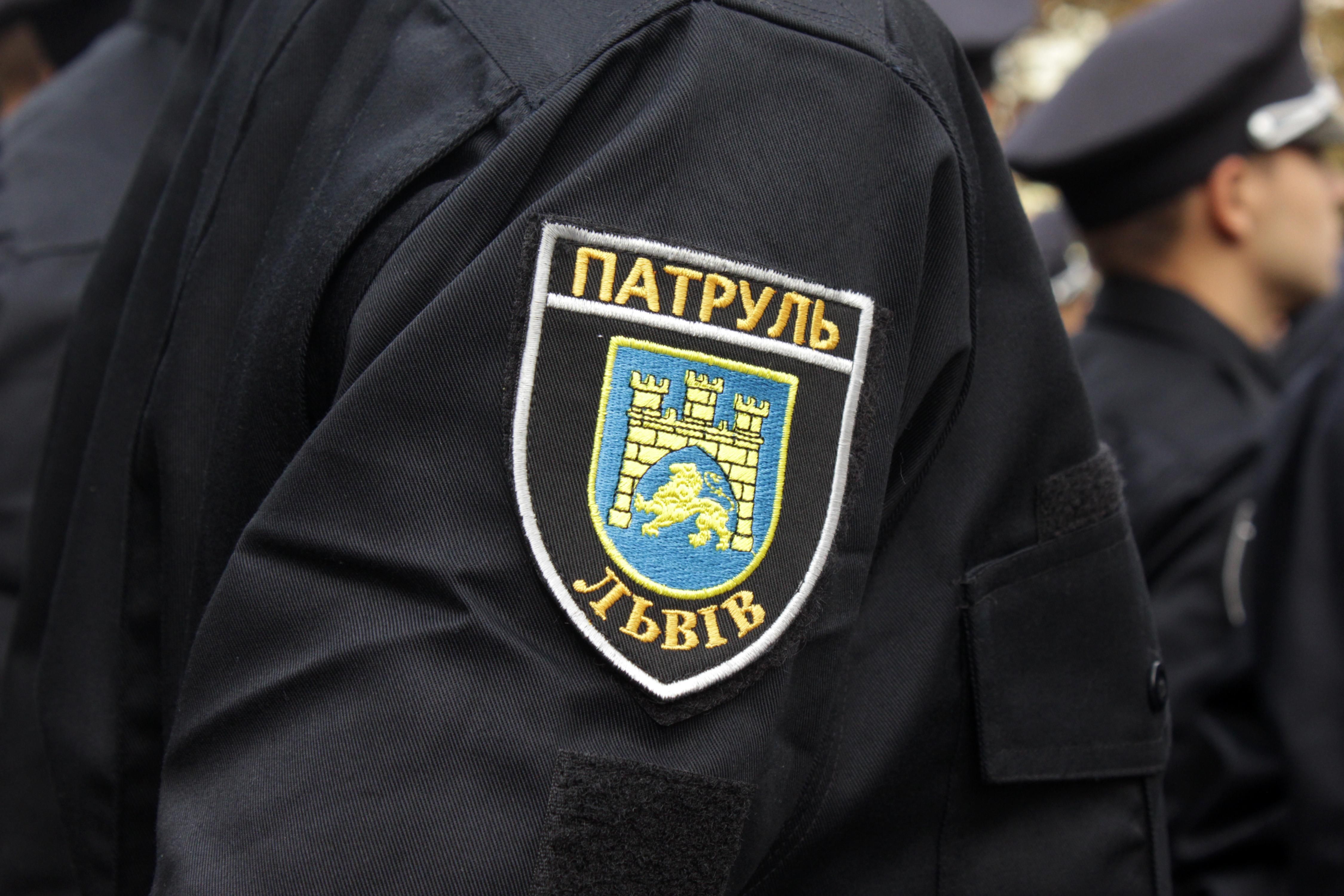 Массовая драка в центре Львова: двое полицейских получили травмы