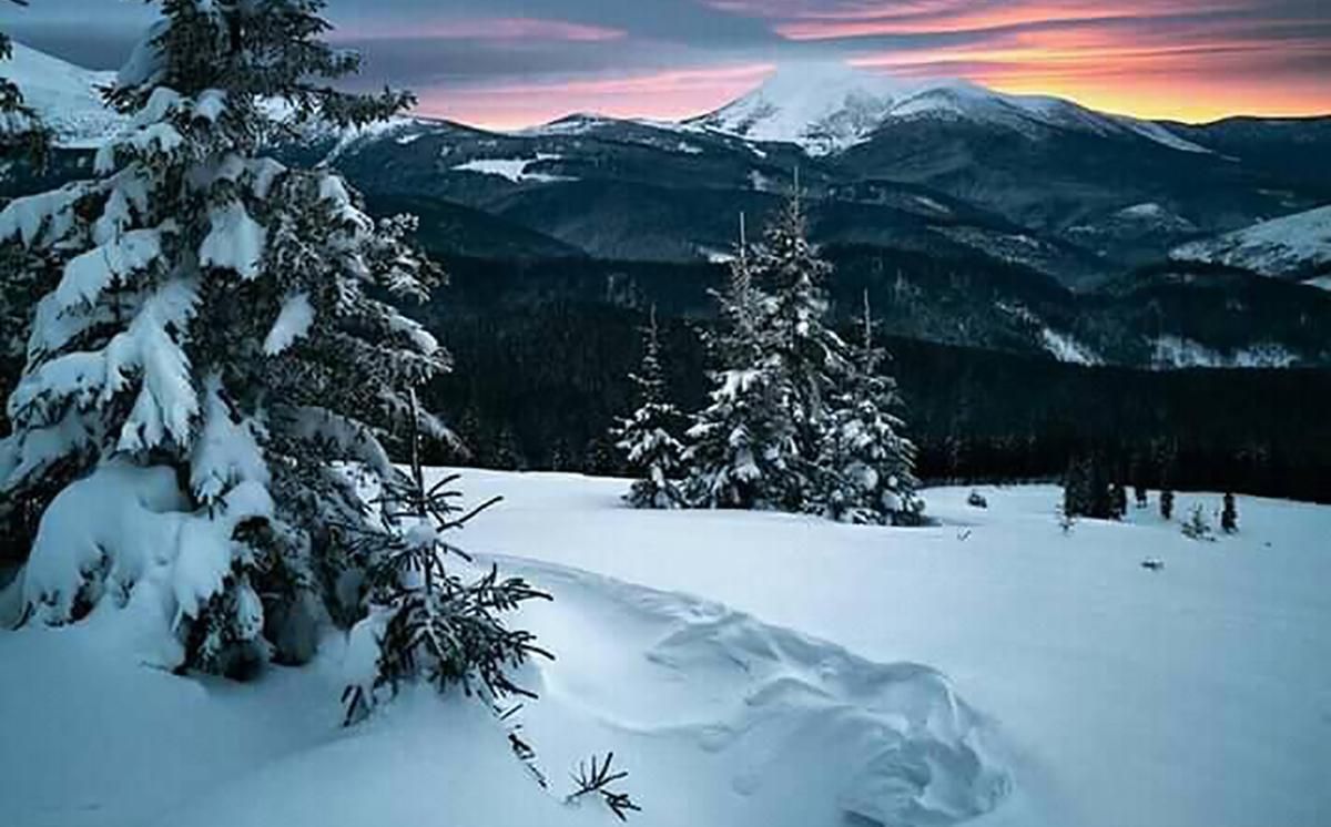 У Карпатах випало понад 1 метр снігу: казкові фото і відео засніжених гір У Карпатах випало понад 1 метр снігу: казкові фото і відео засніжених гір