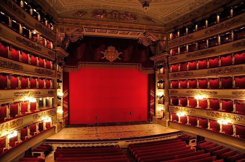 10 известных театров. Миланский театр ла скала. Ла скала оперный театр. Опера в Италии ла скала.