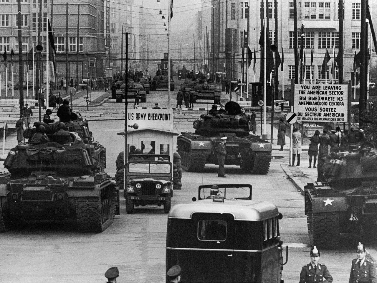 Німеччина СРСР Америка танкове протистоянна холодна війна