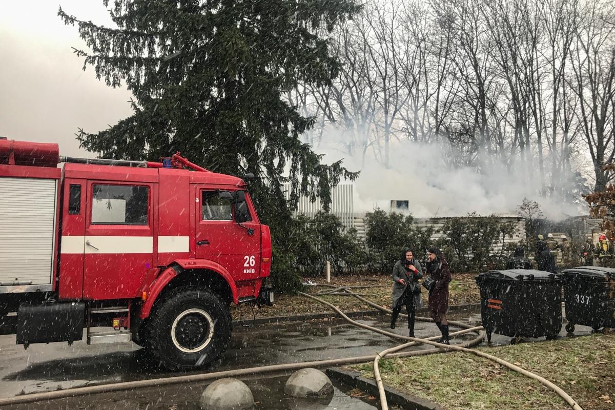 У Києві сталась масштабна пожежа в ресторані: фото, відео