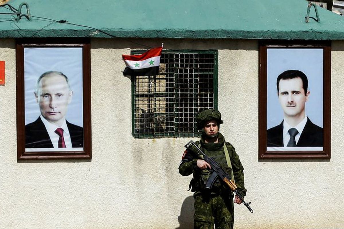 Російський військовий на КПП в передмісті Дамаска