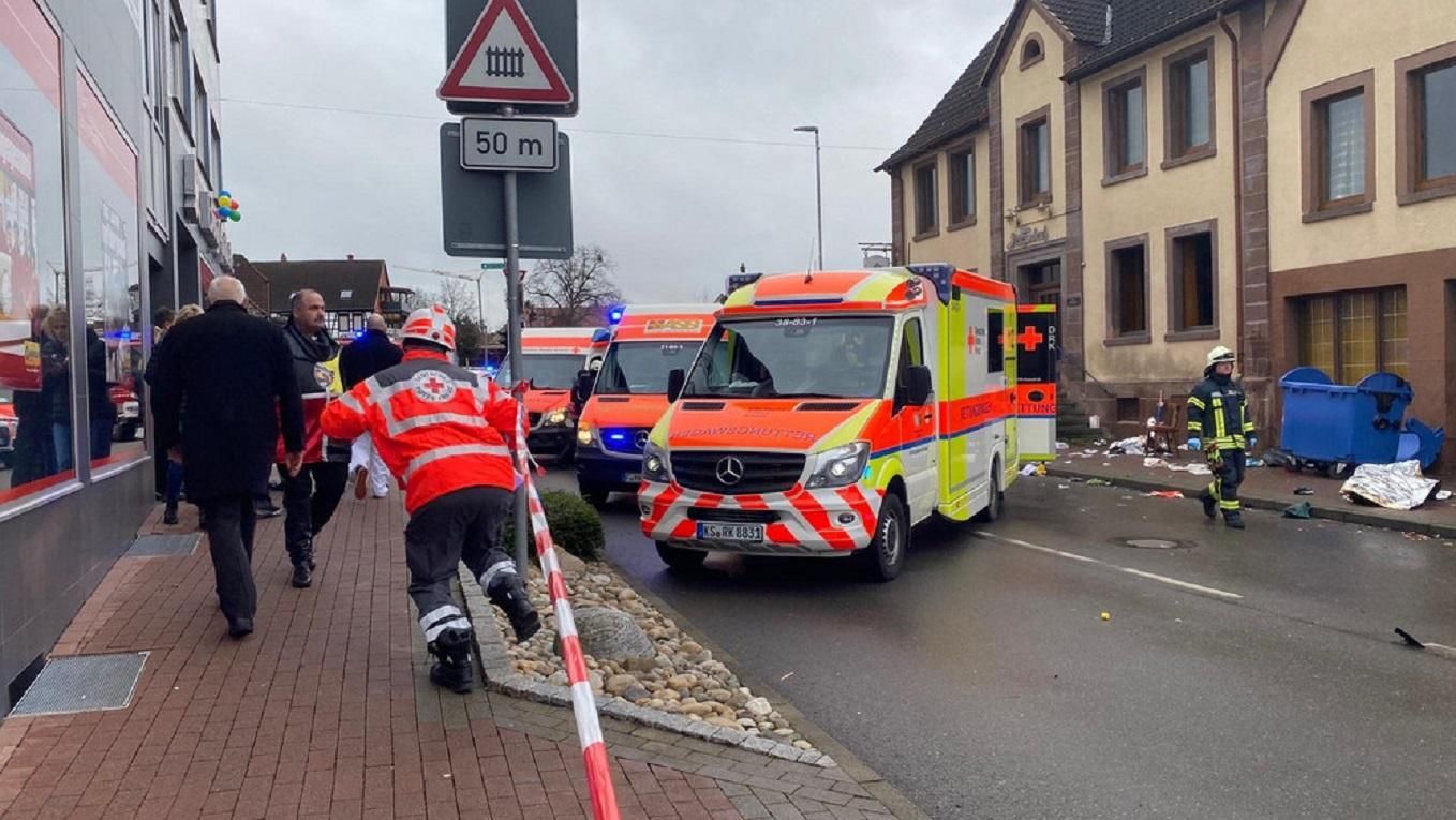У Німеччині під час карнавалу авто в'їхало у натовп: кількість постраждалих зросла – фото У Німеччині під час карнавалу авто в'їхало у натовп: кількість постраждалих зросла – фото