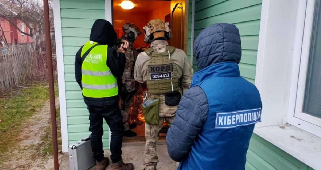 На Чернігівщині чоловік незаконно створив онлайн-кінотеатри та заробляв на рекламі: фото