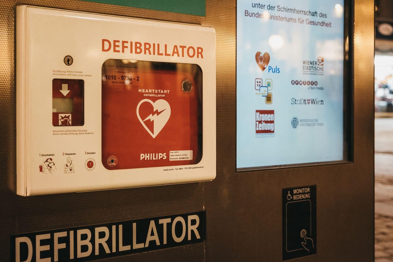 У Києві встановлять дефібрилятори на всіх станціях метро