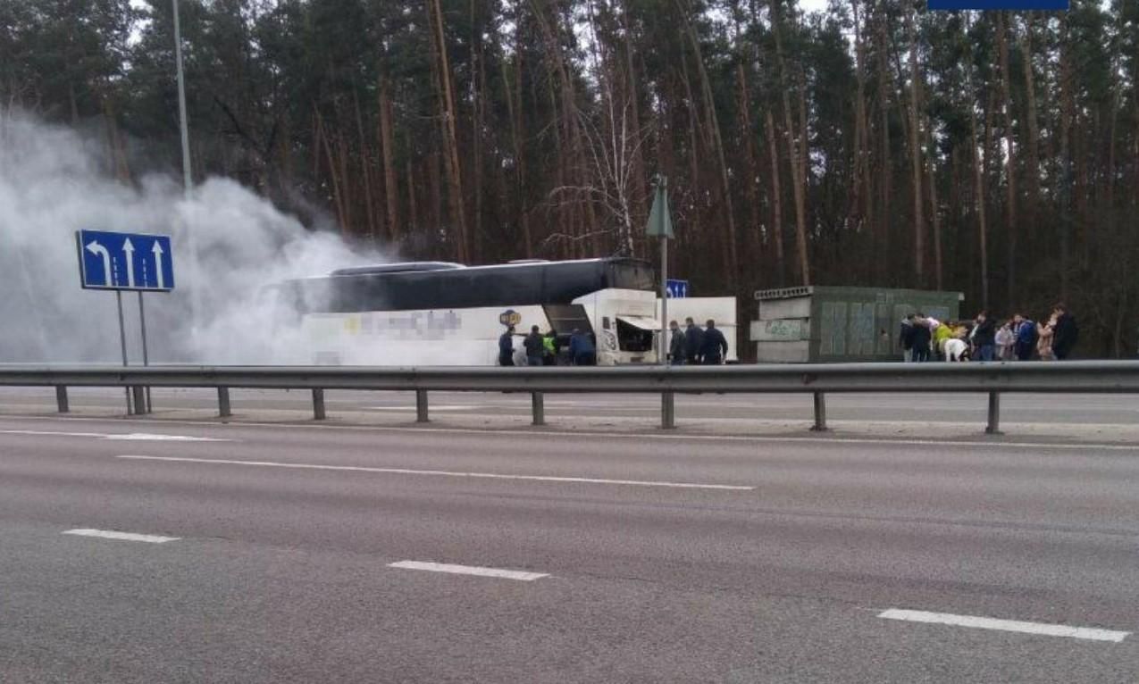 Під Києвом горів автобус з пасажирами: фото Під Києвом горів автобус з пасажирами: фото