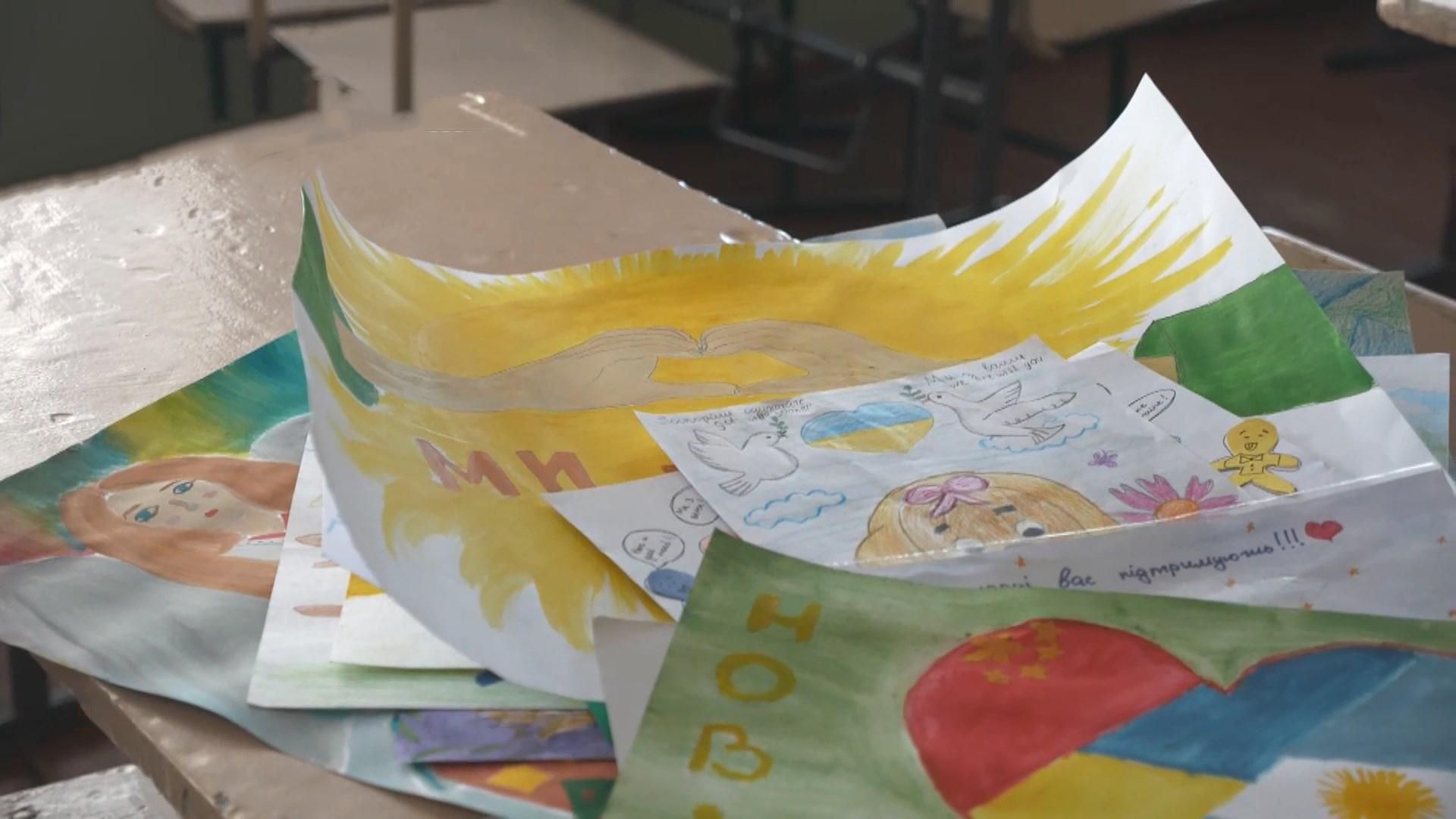 Діти передають малюнки: як минули перші дні в обсервації у Нових Санжарах Діти передають малюнки: як минули перші дні в обсервації у Нових Санжарах