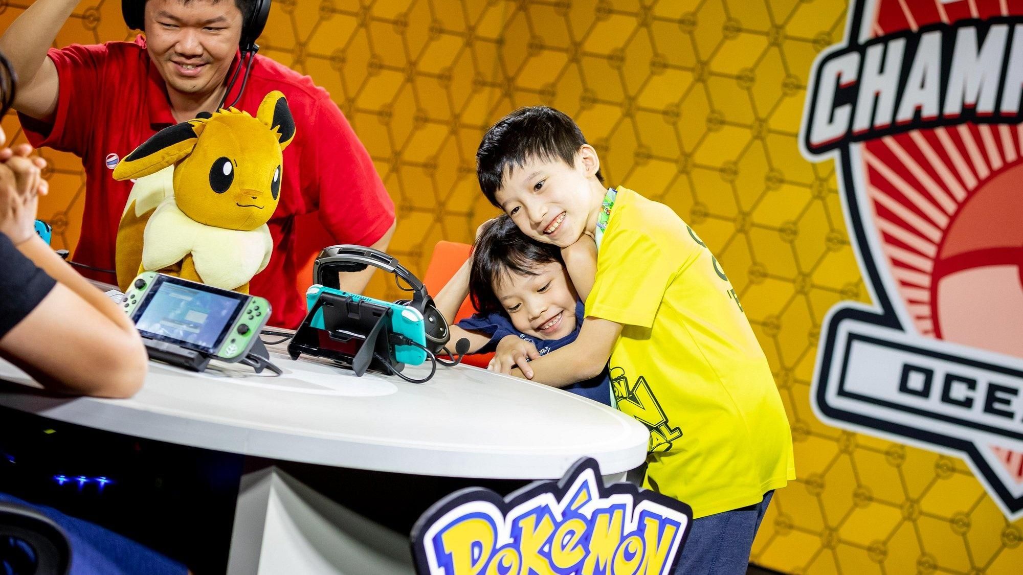 Семилетняя девочка победила на международных соревнованиях в игре Pokemon