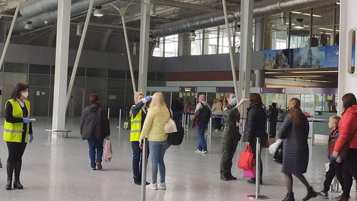 В аеропорту Львова запровадили особливий режим через коронавірус