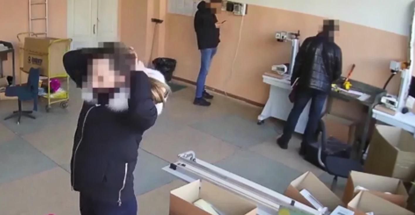 "Негідна поведінка": поліцейських, які в Одесі під час обшуку обікрали офіс, звільнили