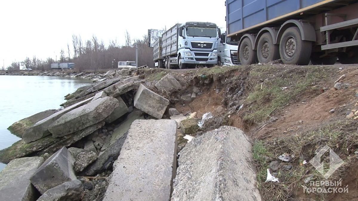 Ураган сильно повредил Хаджибейскую дамбу: большая часть Одессы попала под удар Ураган сильно повредил Хаджибейскую дамбу: большая часть Одессы попала под удар