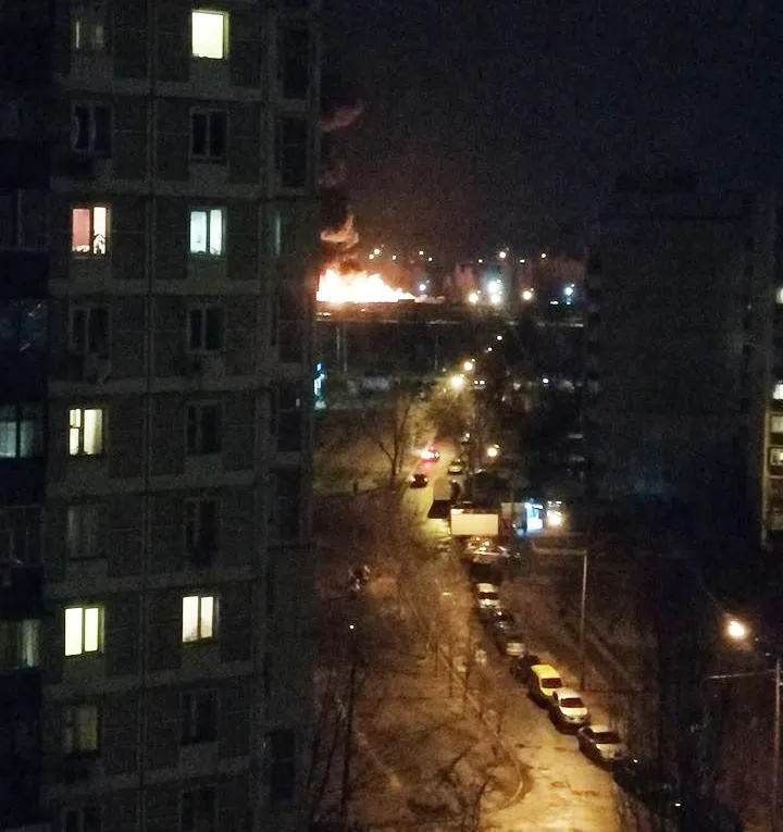 пожежа на Троєщині 26 лютого фото пожежі