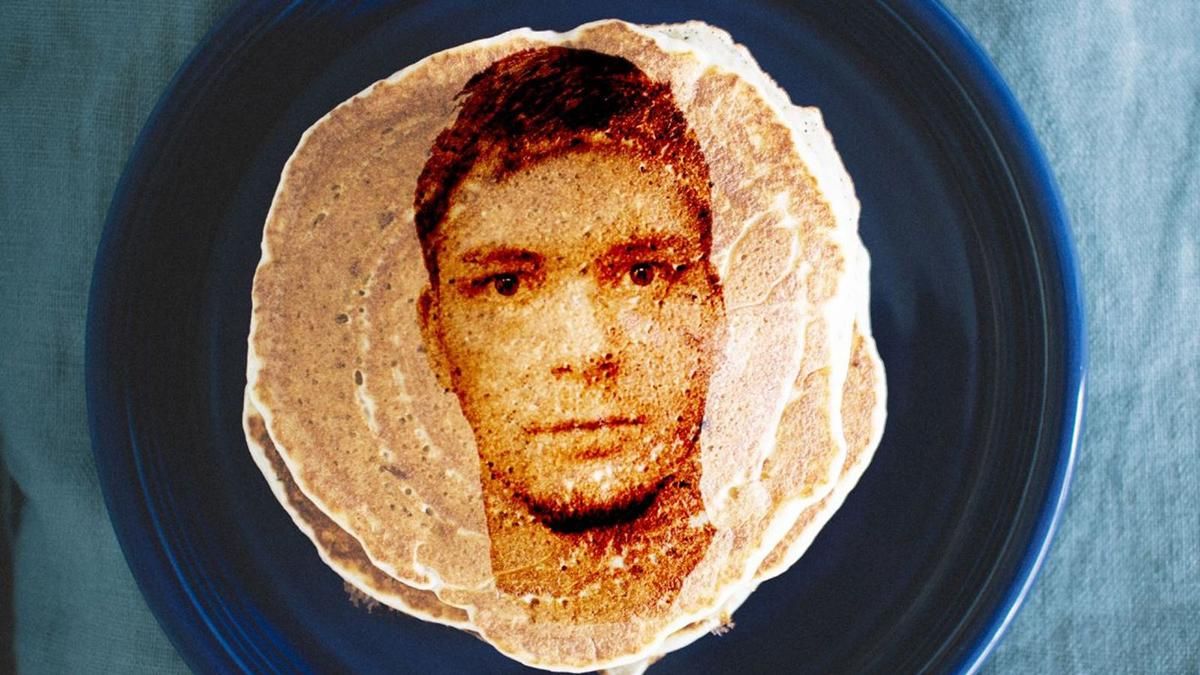 В Британии полицейские испекли блины с лицом подозреваемых: фото В Британии полицейские испекли блины с лицом подозреваемых: фото