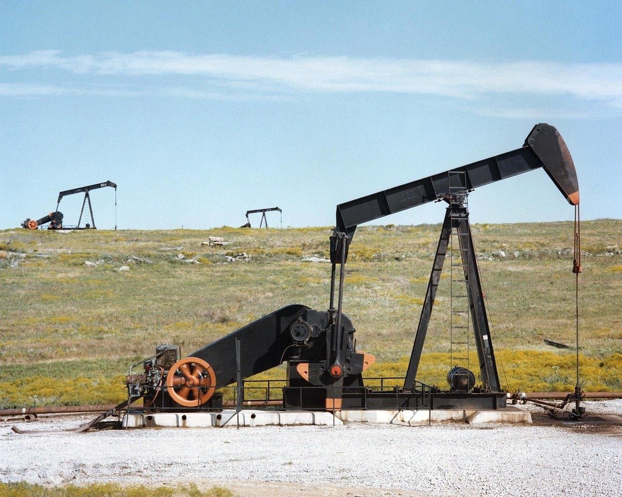 Цены на нефть стремительно снижаются