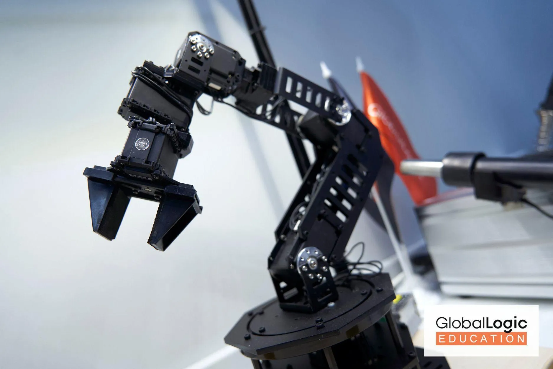 роботизована рука штучний інтелект it-розробки роботизована рука штучний інтелект it-розробки