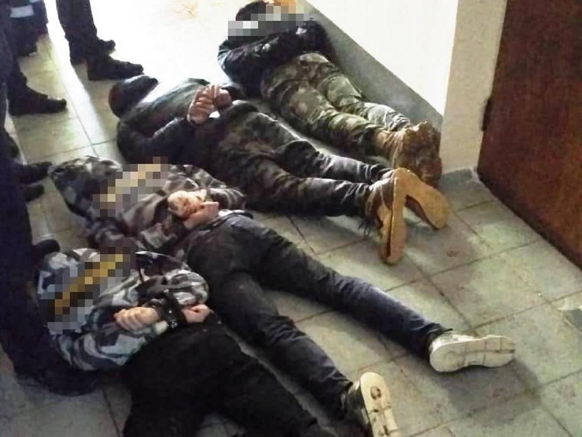 В Жмеринке неизвестные в масках ворвались на сессию горсовета: много пострадавших и задержанных