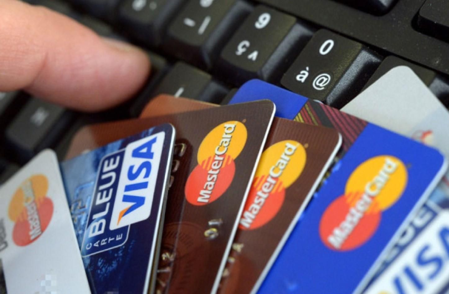 Шахрай викрав майже 600 тисяч гривень з "Приватбанку": схема Шахрай викрав майже 600 тисяч гривень з "Приватбанку": схема