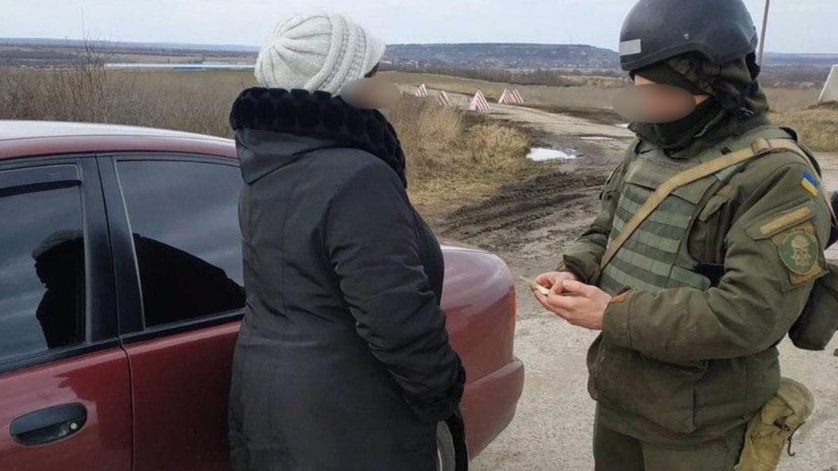 На Донбасі затримали жінку, яку підозрюють у причетності до бойовиків