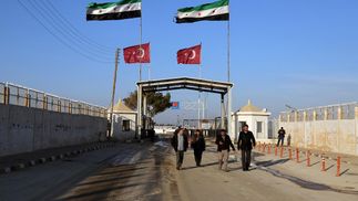 Турция не меняла политику в отношении мигрантов, но беженцы начали продвигаться к границам