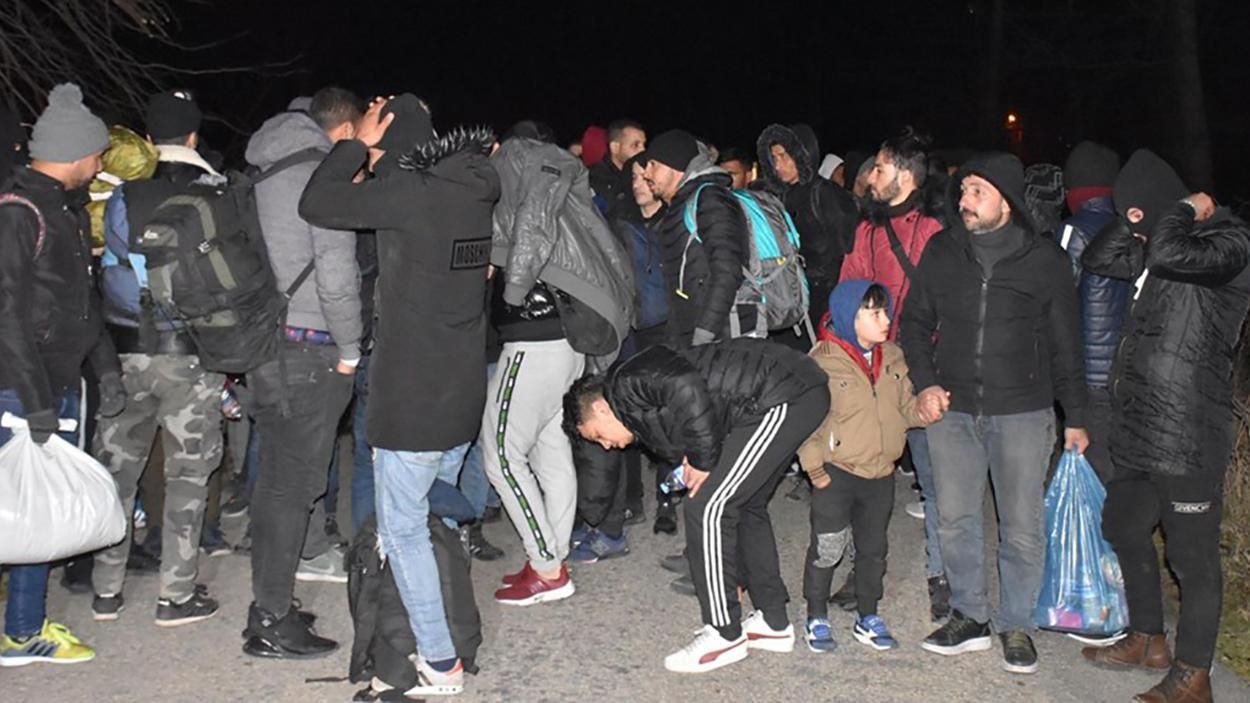 Сирійські біженці масово прямують до кордону з Європою: фото, відео