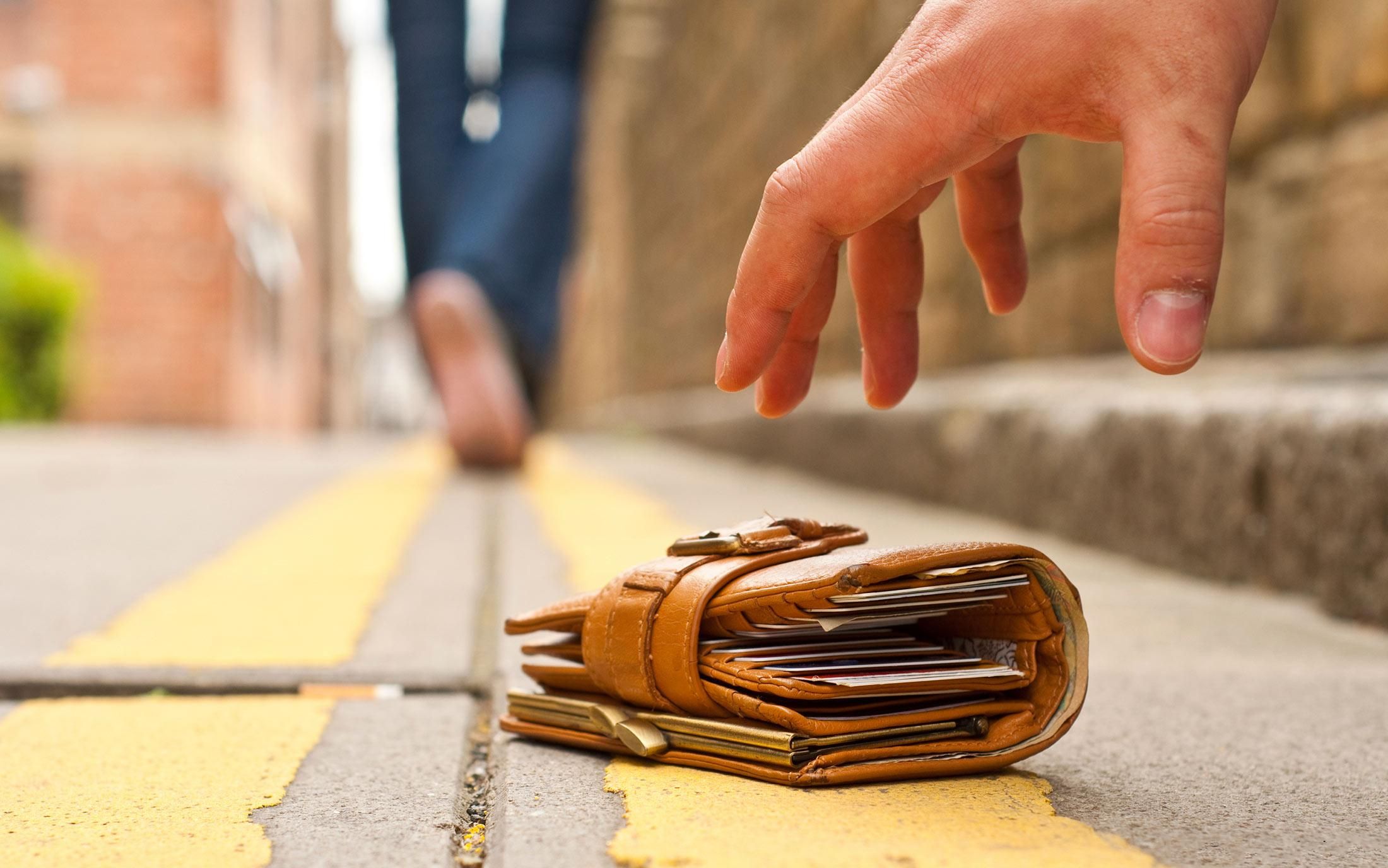 Тест на чесність: у яких містах України повернули найбільше "загублених" гаманців Тест на чесність: у яких містах України повернули найбільше "загублених" гаманців