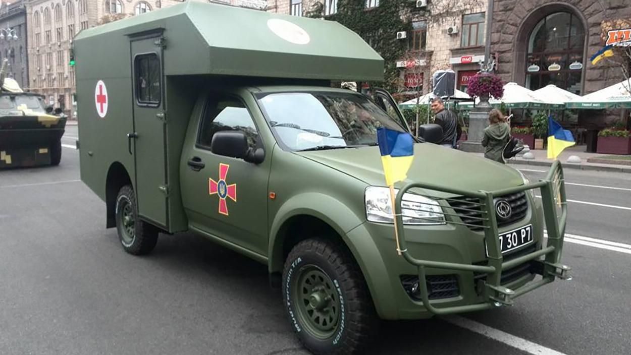Волонтери відремонтували півсотні авто для військових на Донбасі: фото, відео