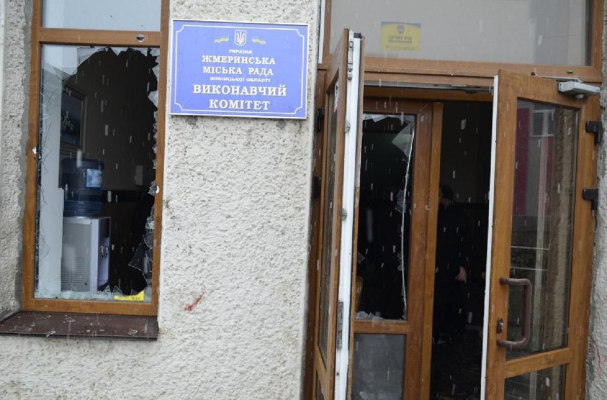 Сутички у міській раді Жмеринки: поліція оголосила підозру 19 нападникам