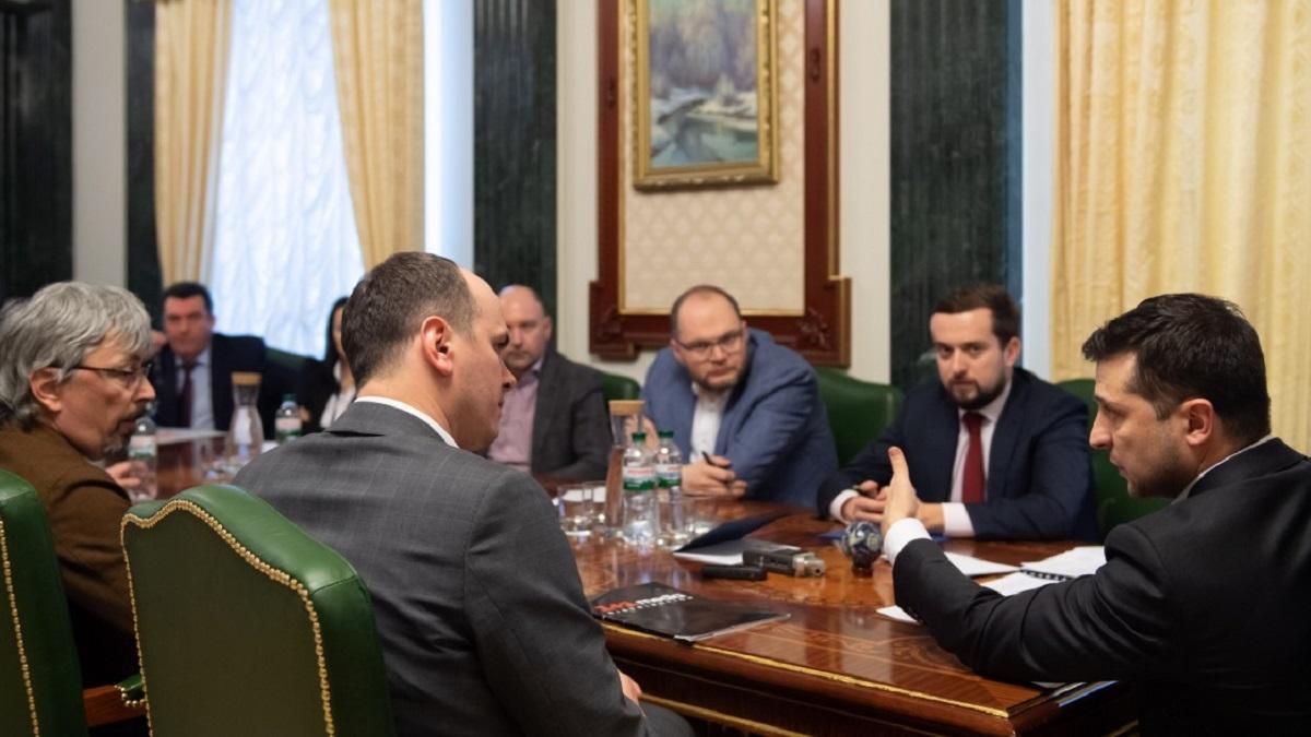 Как Зеленский хочет решать проблему с кодировкой украинских телеканалов Как Зеленский хочет решать проблему с кодировкой украинских телеканалов