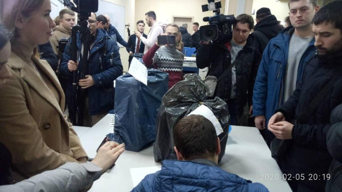 Шевченківський райсуд спростував заяву "1+1 медіа" про незаконний обшук СБУ Шевченківський райсуд спростував заяву "1+1 медіа" про незаконний обшук СБУ