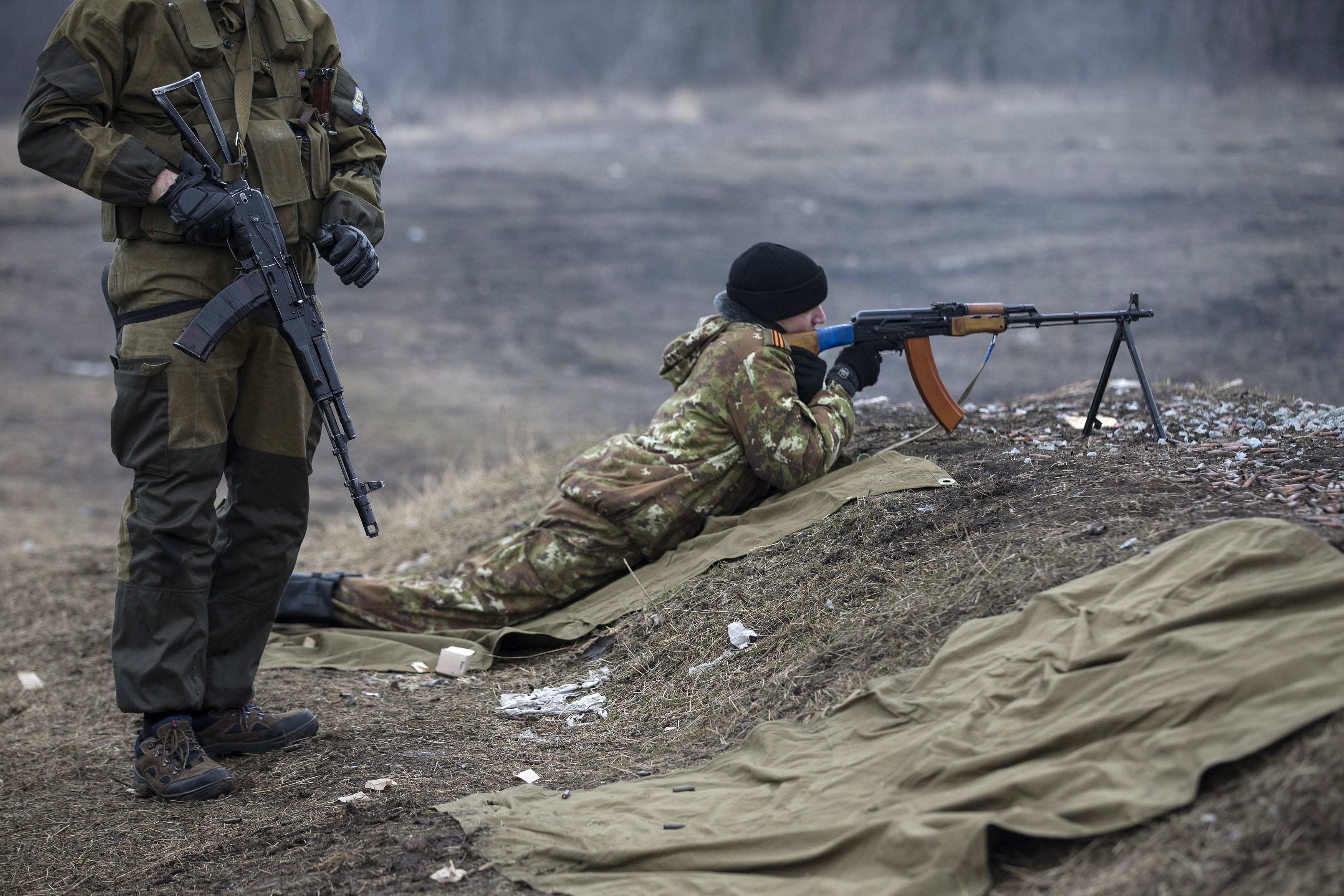 Бойовики на Донбасі продовжують накривати мінами українських воїнів: є поранений 